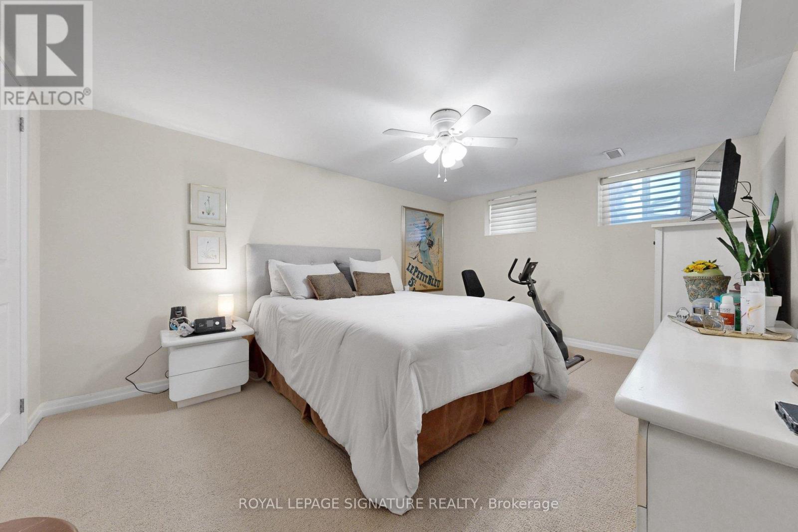 16 Renault Crescent, Toronto, Ontario  M9P 1J1 - Photo 38 - W12975252