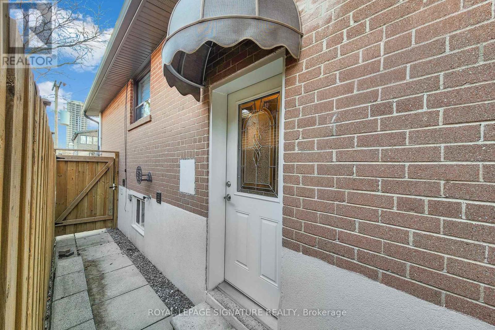 16 Renault Crescent, Toronto, Ontario  M9P 1J1 - Photo 43 - W12975252