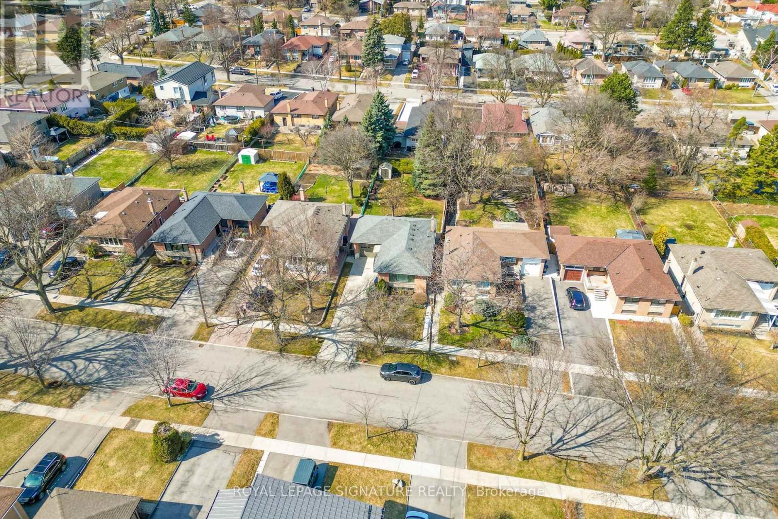 16 Renault Crescent, Toronto, Ontario  M9P 1J1 - Photo 48 - W12975252