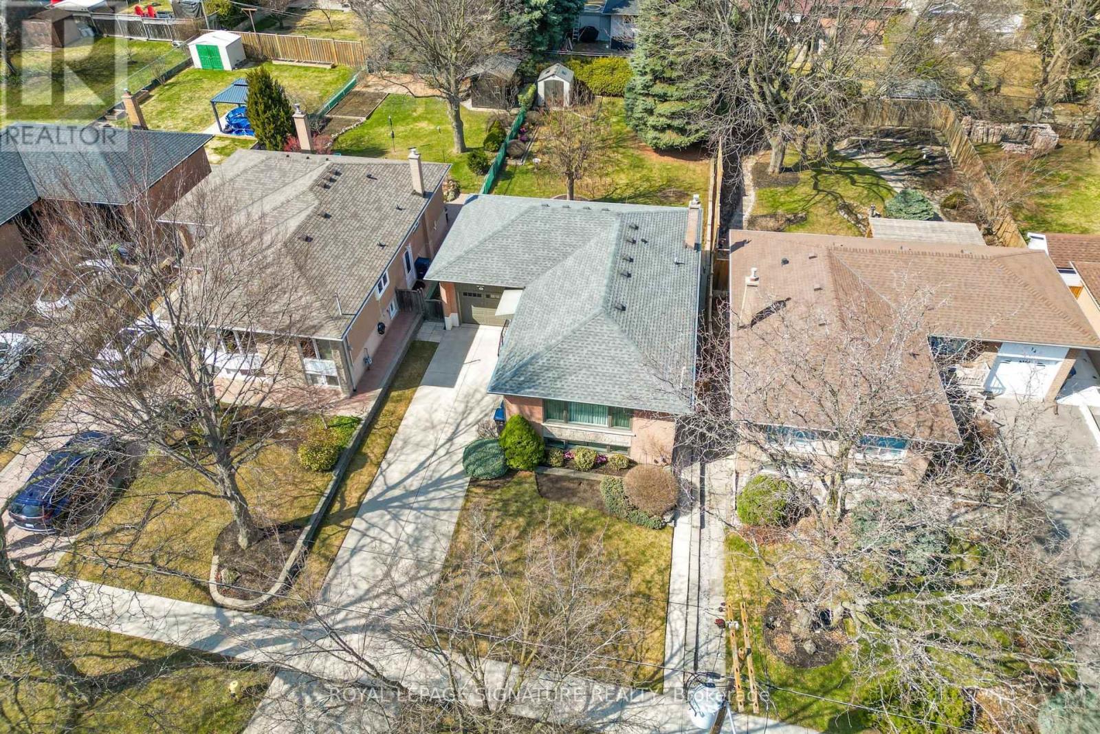 16 Renault Crescent, Toronto, Ontario  M9P 1J1 - Photo 49 - W12975252