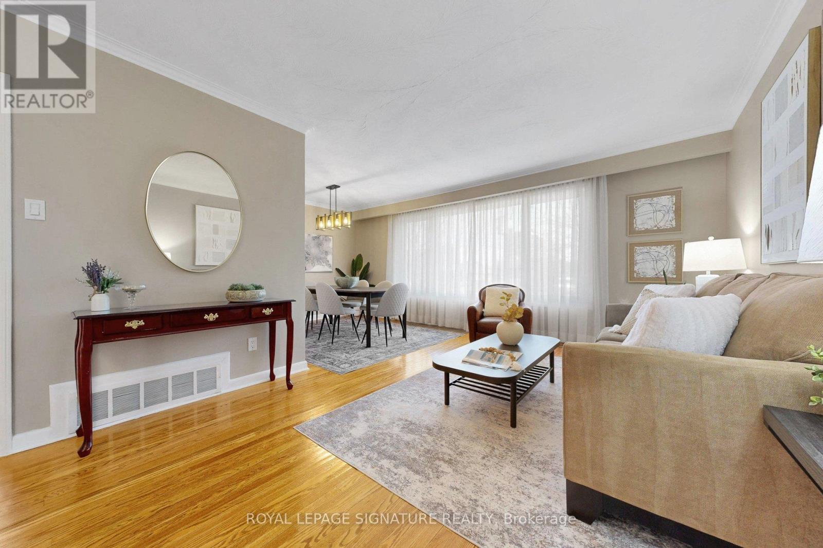 16 Renault Crescent, Toronto, Ontario  M9P 1J1 - Photo 7 - W12975252