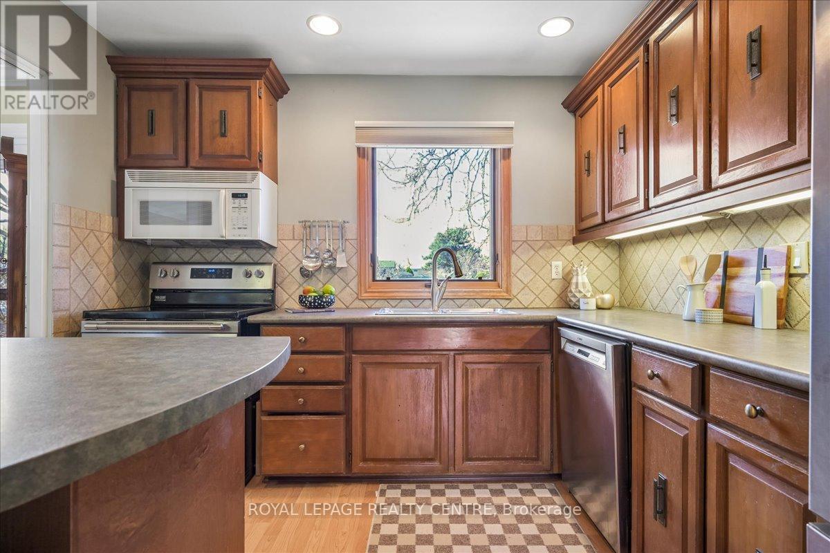 3232 Crosstree Court, Mississauga, Ontario  L5L 1G7 - Photo 21 - W12975258