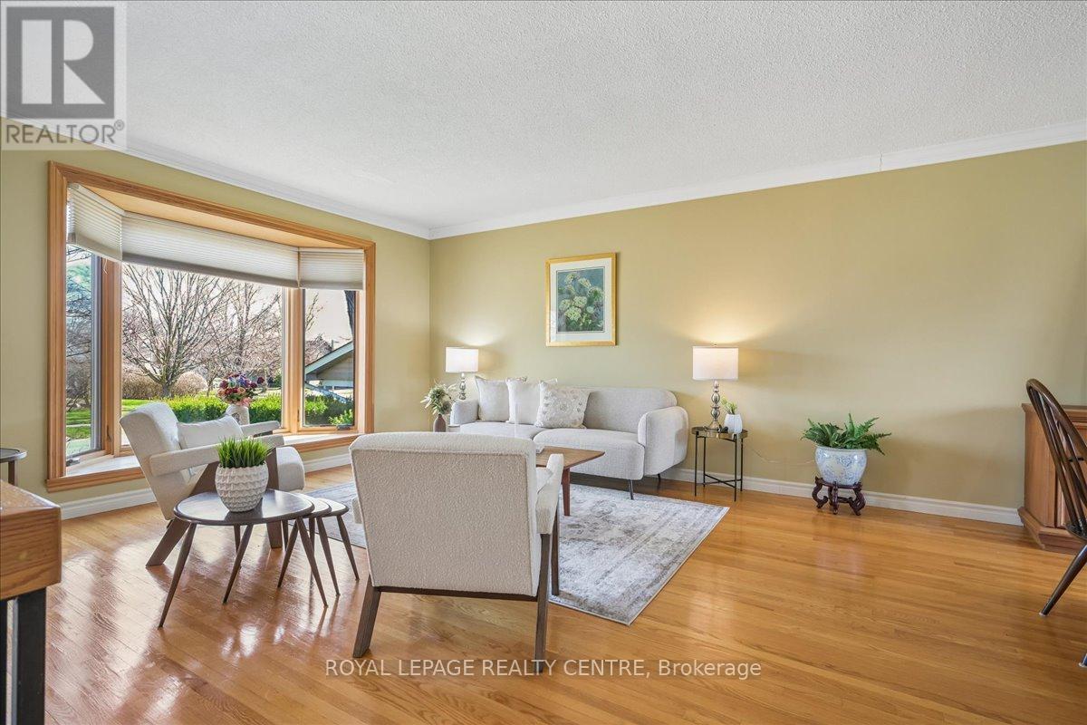 3232 Crosstree Court, Mississauga, Ontario  L5L 1G7 - Photo 8 - W12975258