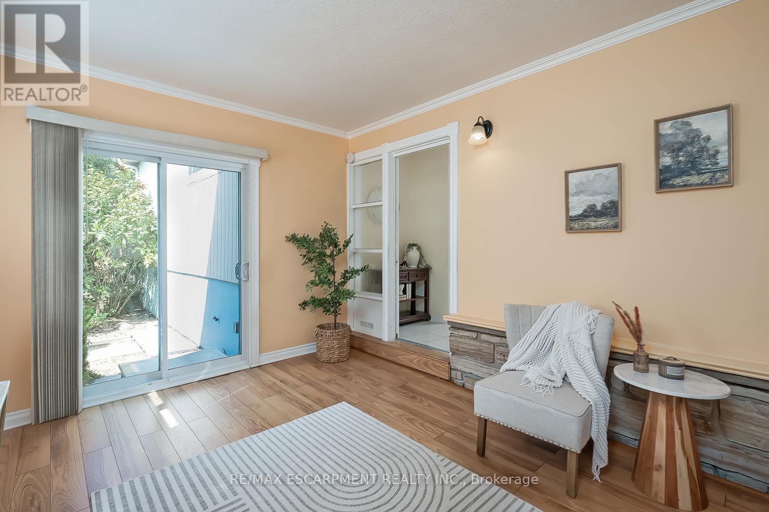 652 Ardleigh Crescent, Burlington, Ontario  L7L 4K8 - Photo 5 - W12975286