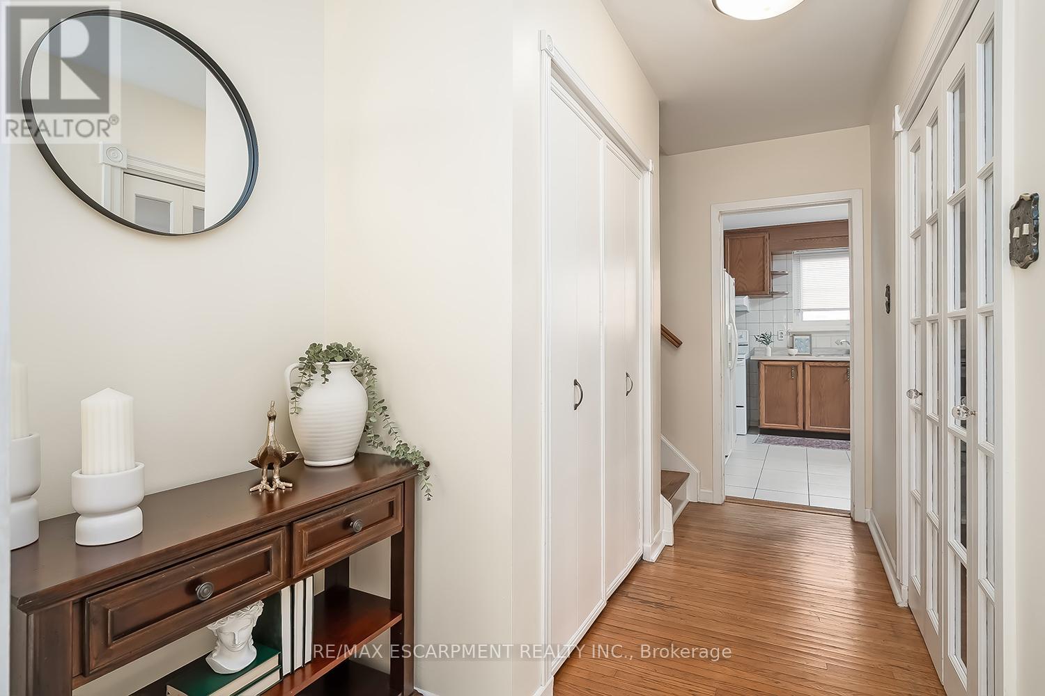 652 Ardleigh Crescent, Burlington, Ontario  L7L 4K8 - Photo 6 - W12975286