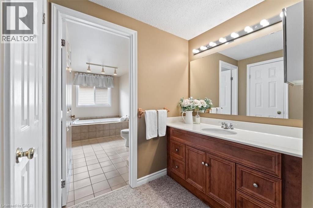 284 Delancey Boulevard, Hamilton, Ontario  L9B 1Y9 - Photo 32 - 40818974