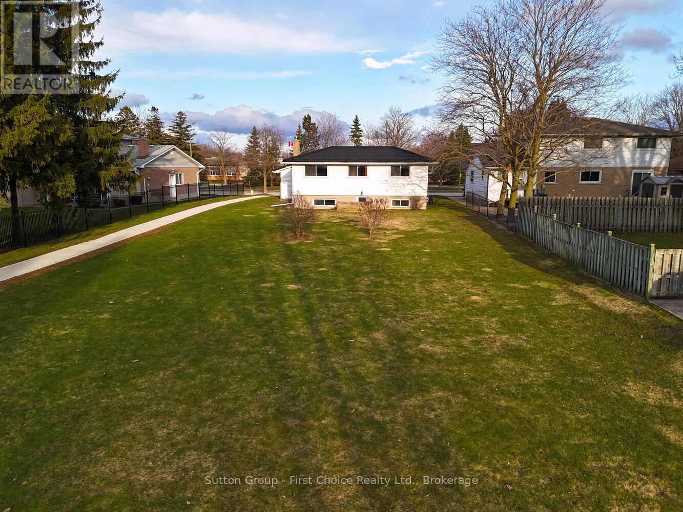 70 Bedford Drive, Stratford, Ontario  N5A 5J5 - Photo 22 - X12672484