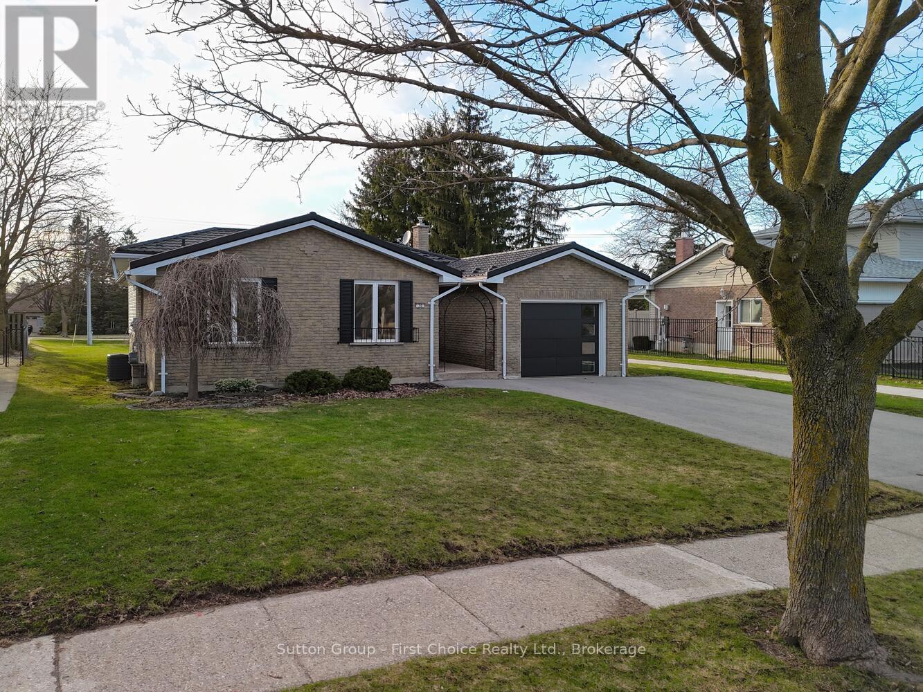 70 Bedford Drive, Stratford, Ontario  N5A 5J5 - Photo 2 - X12672484