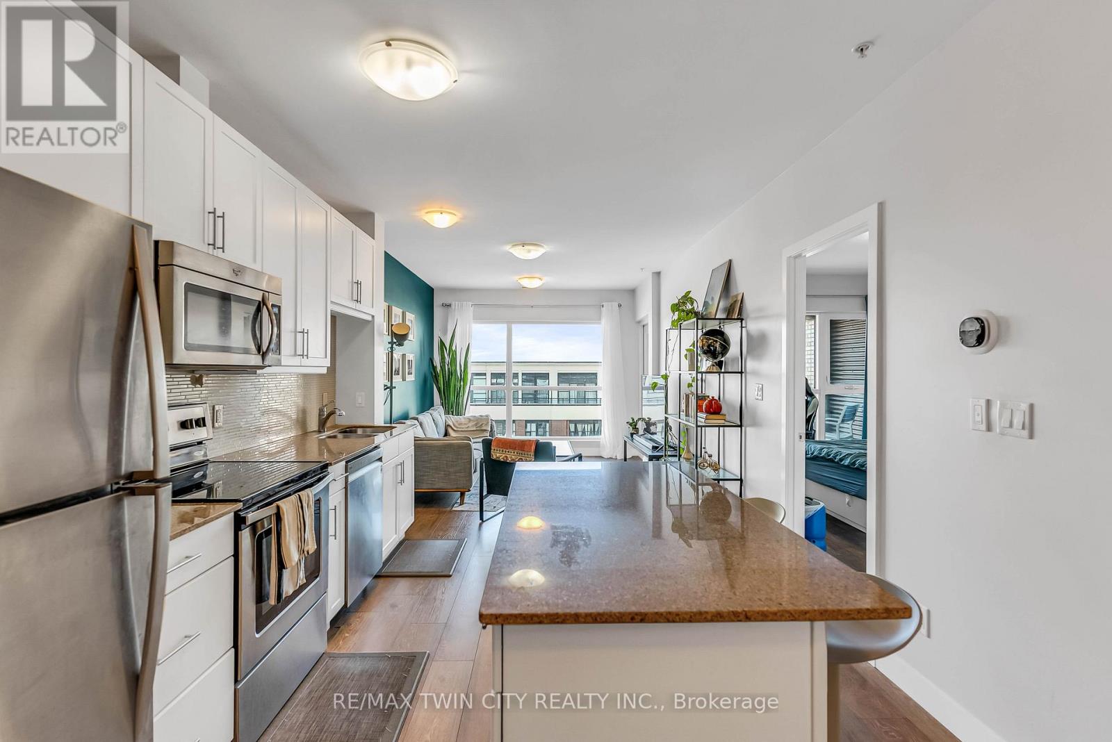 806 - 1 Victoria Street, Kitchener, Ontario  N2G 1G1 - Photo 5 - X12975162