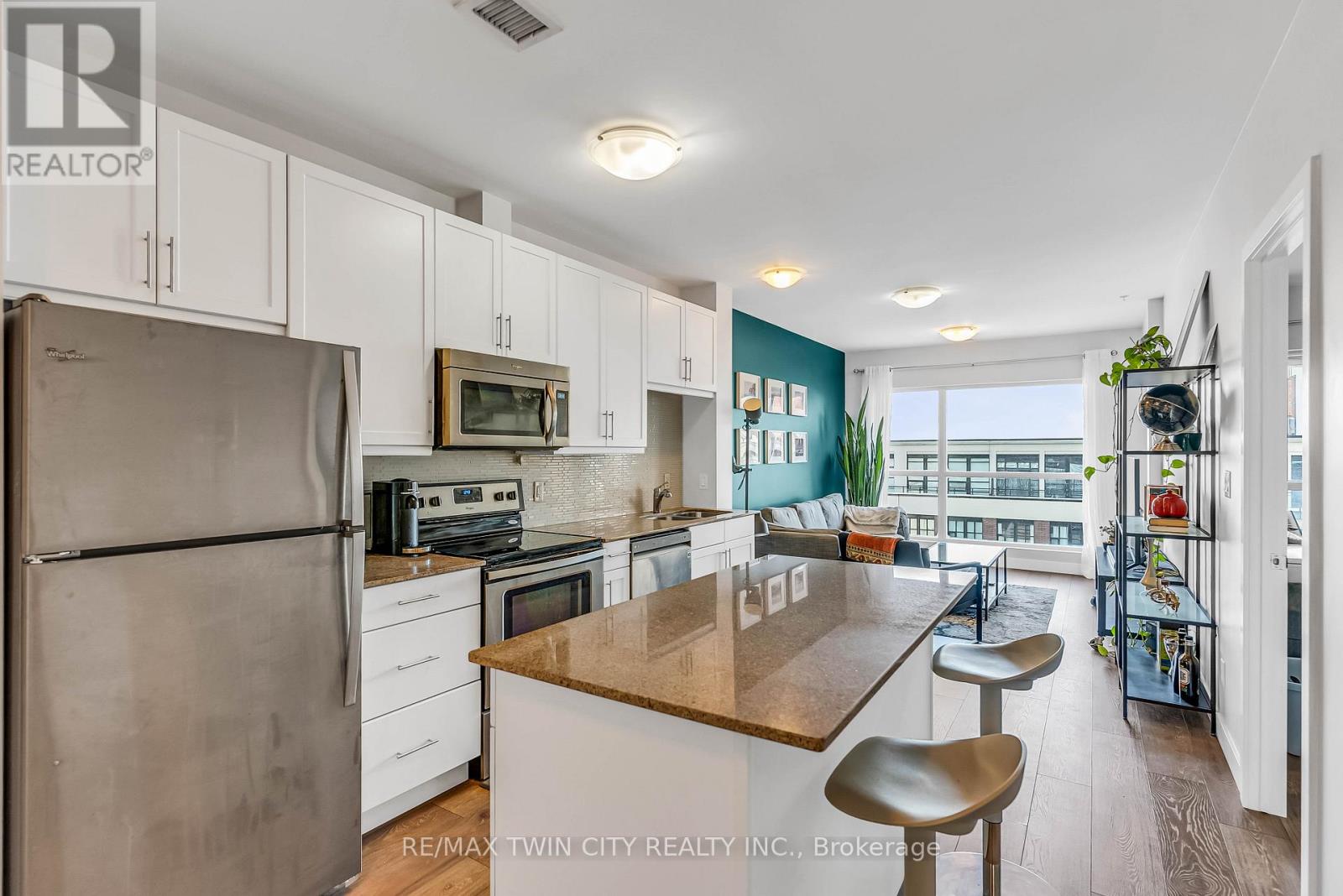 806 - 1 Victoria Street, Kitchener, Ontario  N2G 1G1 - Photo 6 - X12975162