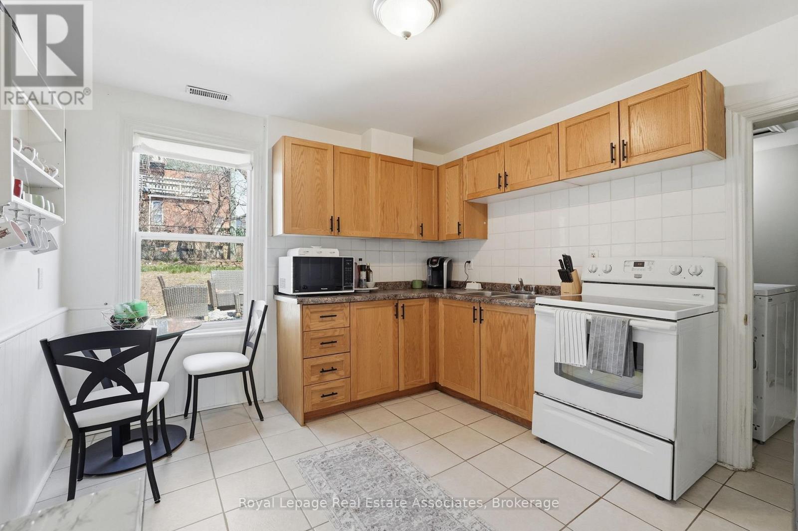 12 Nelson Street, Hamilton, Ontario  L8P 1G3 - Photo 11 - X12975270