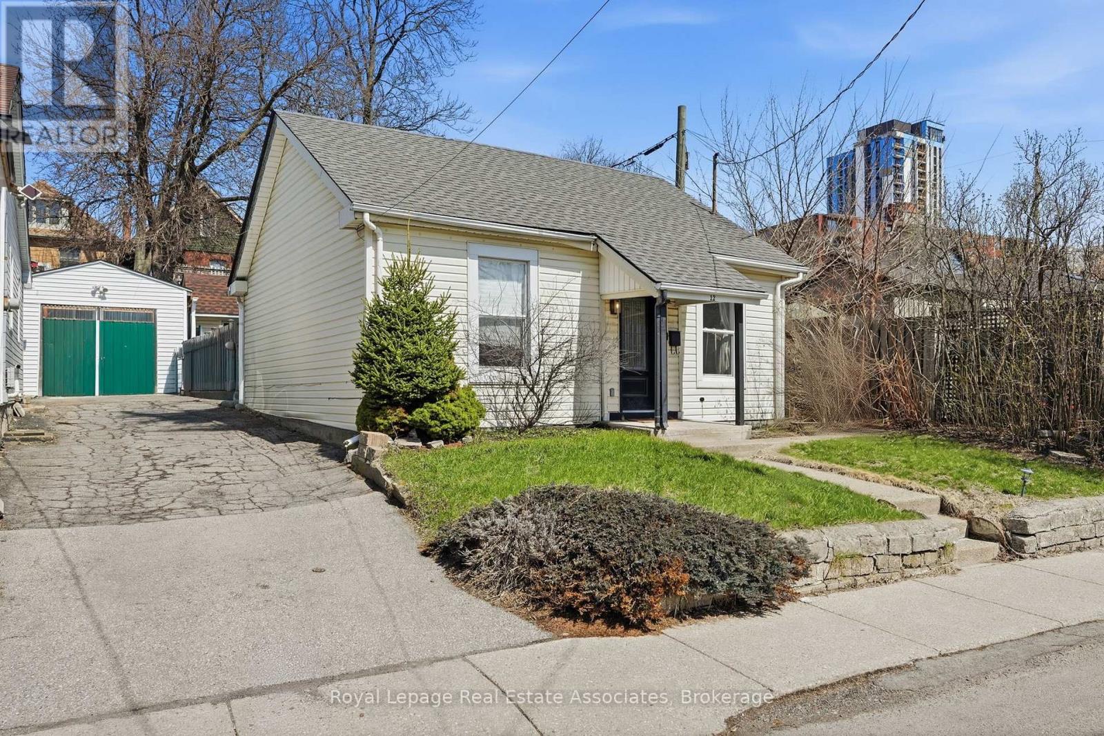 12 Nelson Street, Hamilton, Ontario  L8P 1G3 - Photo 3 - X12975270