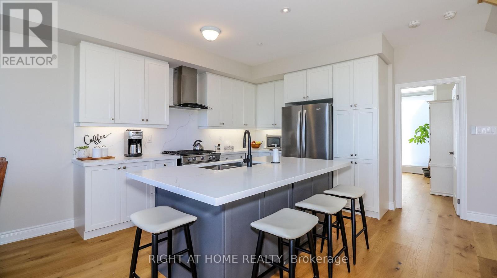 100 Marina Village Drive, Georgian Bay, Ontario  L0K 1S0 - Photo 15 - X12975328