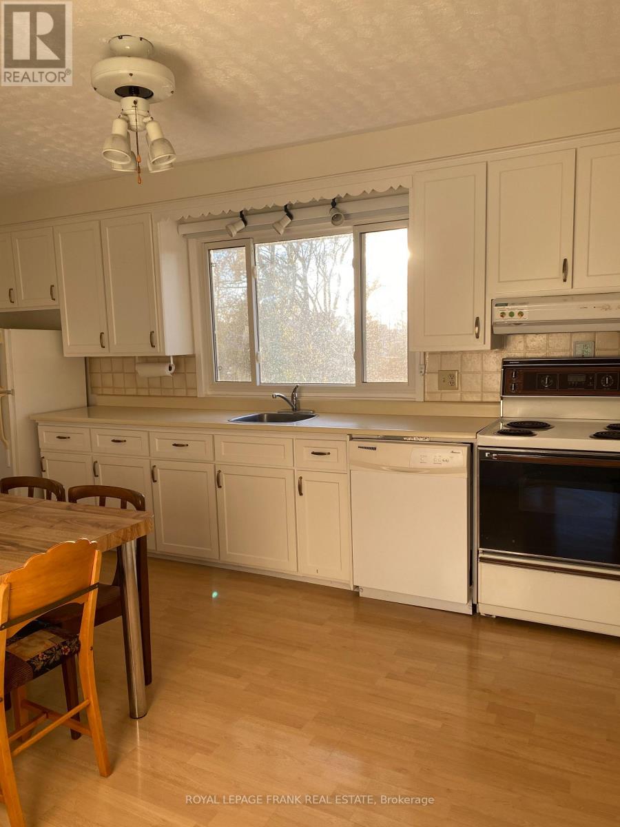 423 Armour Road, Peterborough, Ontario  K9H 1Y7 - Photo 9 - X12578972