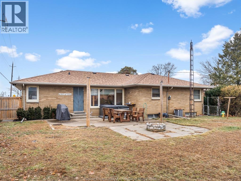 14 LORNE AVENUE Leamington, Ontario