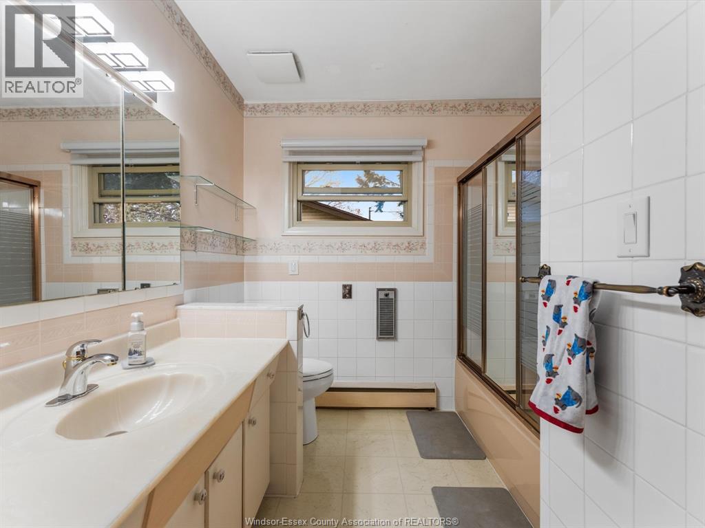 14 LORNE AVENUE Leamington, Ontario