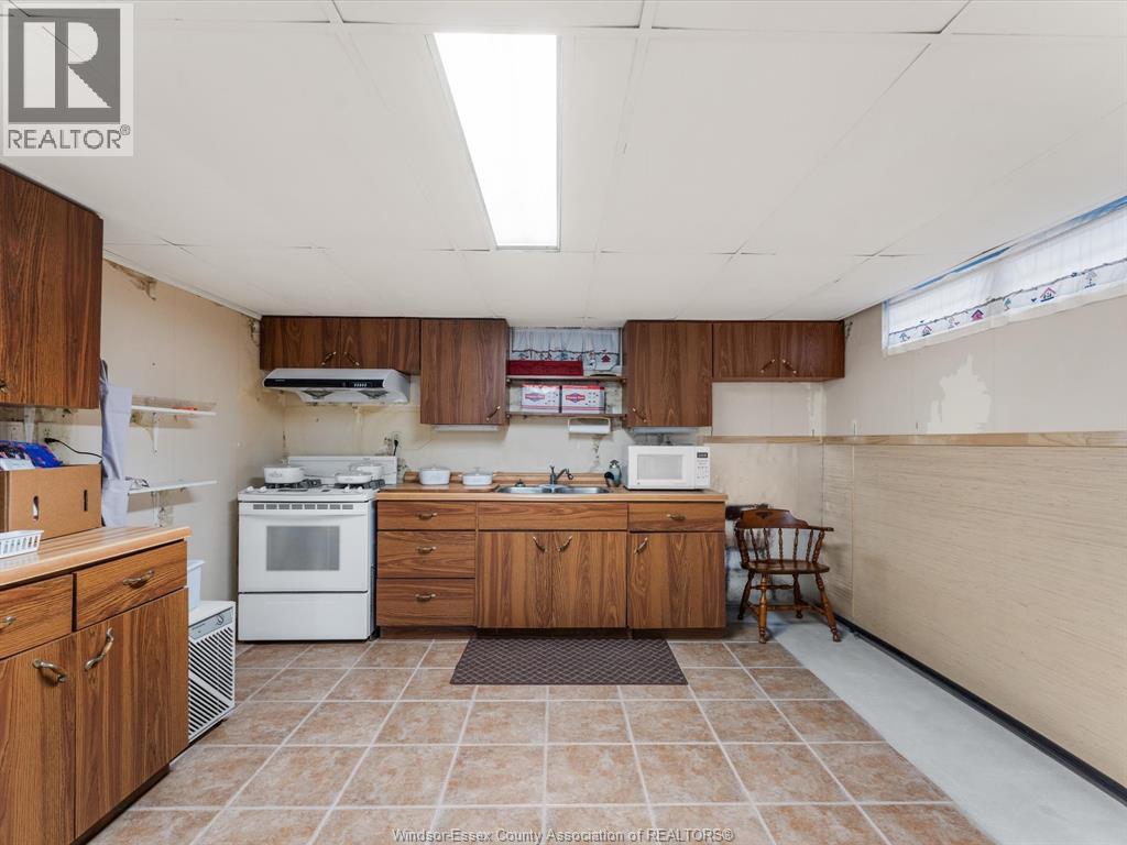 14 LORNE AVENUE Leamington, Ontario