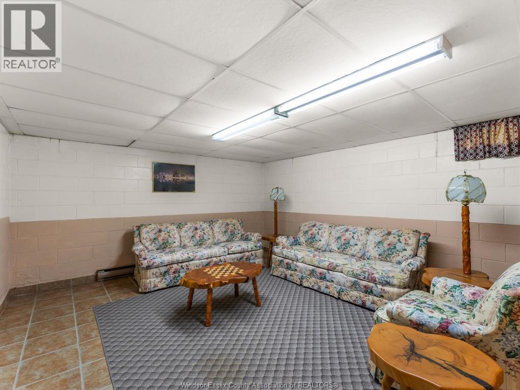 14 LORNE AVENUE Leamington, Ontario