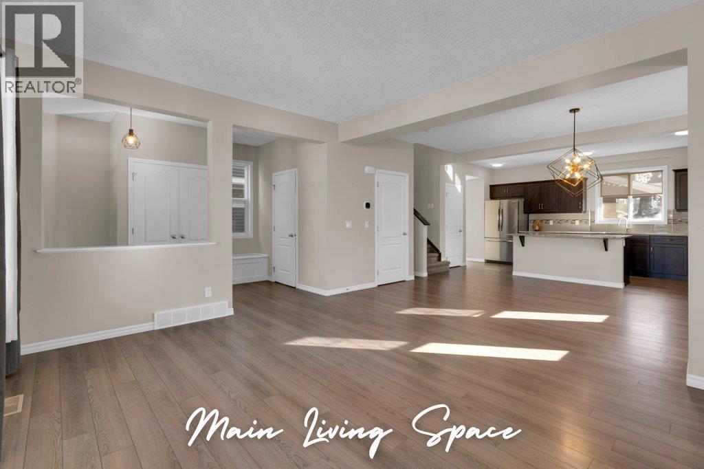 207 River Heights Crescent, Cochrane, Alberta  T4C 0V1 - Photo 5 - A2286899