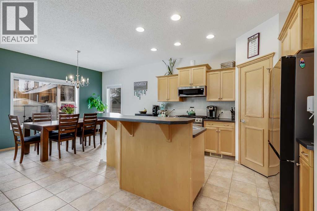 96 Chapala Square SE, Calgary, Alberta  T2X 3T5 - Photo 6 - A2299794