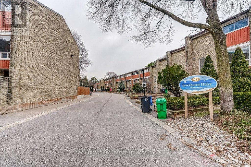 68 - 915 Inverhouse Drive, Mississauga, Ontario  L5J 4B2 - Photo 3 - W12966606