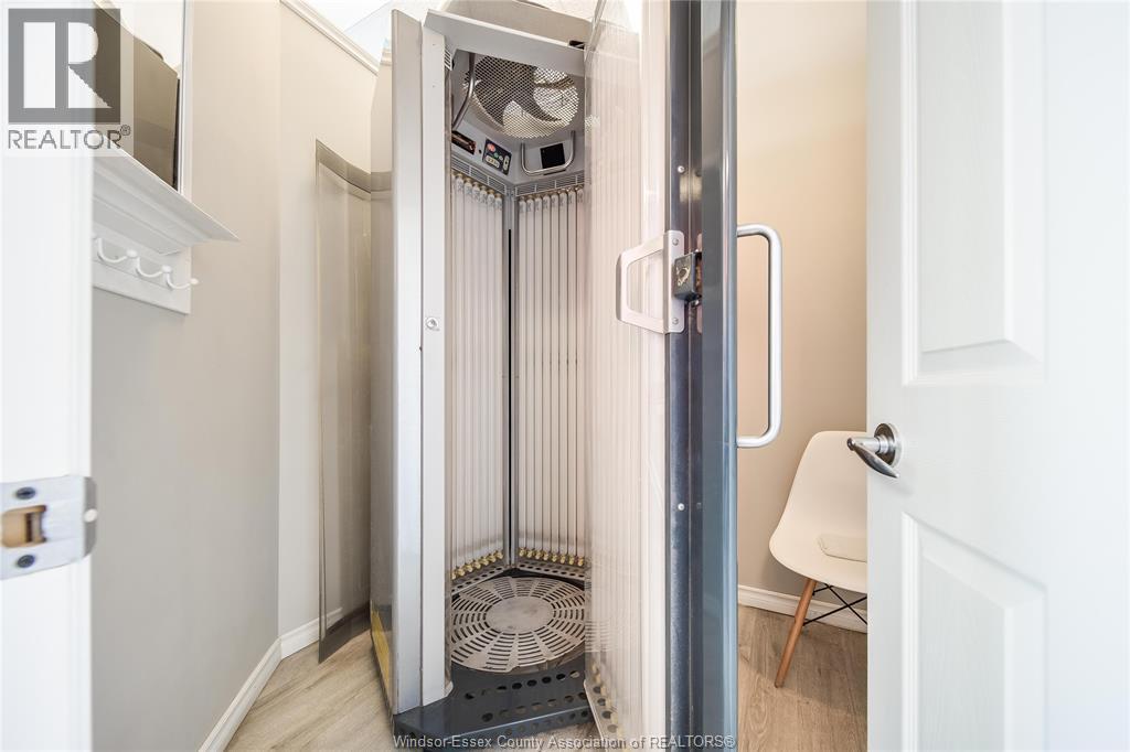 3041 Dougall Avenue, Windsor, Ontario  N9E 1S3 - Photo 11 - 26007537