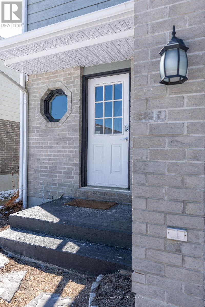 339 Champlain Street, North Bay, Ontario  P1B 2L9 - Photo 2 - X12975614