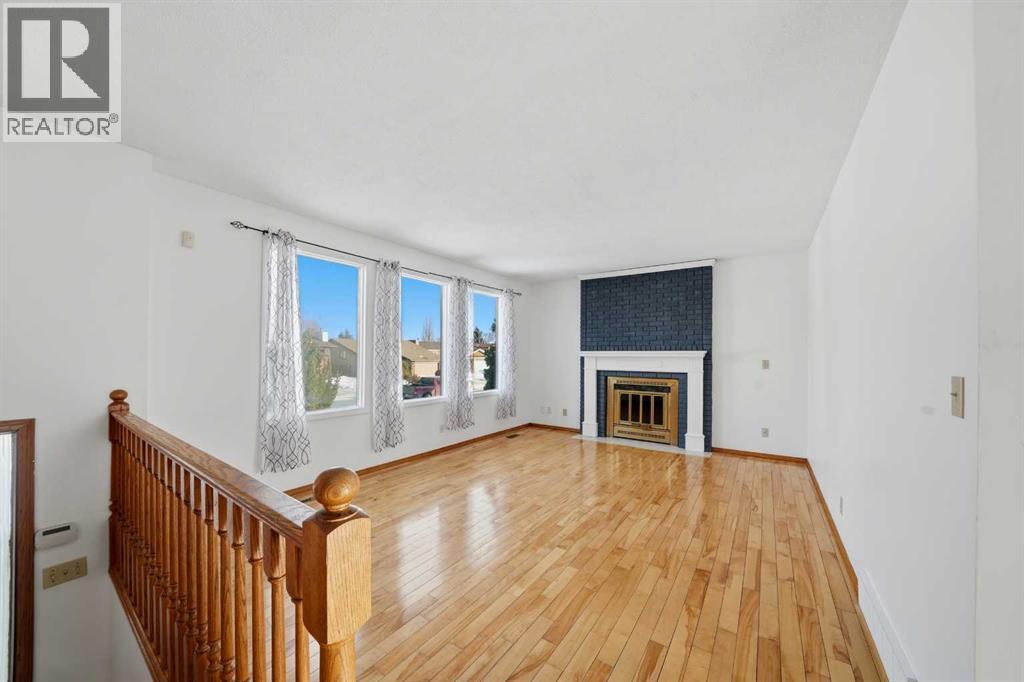 32 Huget Crescent, Red Deer, Alberta  T4N 6P4 - Photo 5 - A2279765