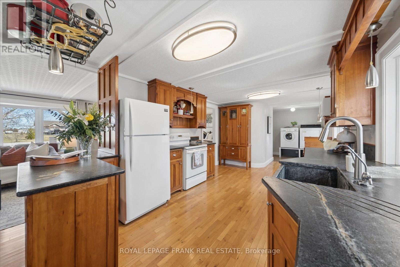 169 Valentia Road, Kawartha Lakes (Mariposa), Ontario L0M 2C0 - Photo 12 - X12975784