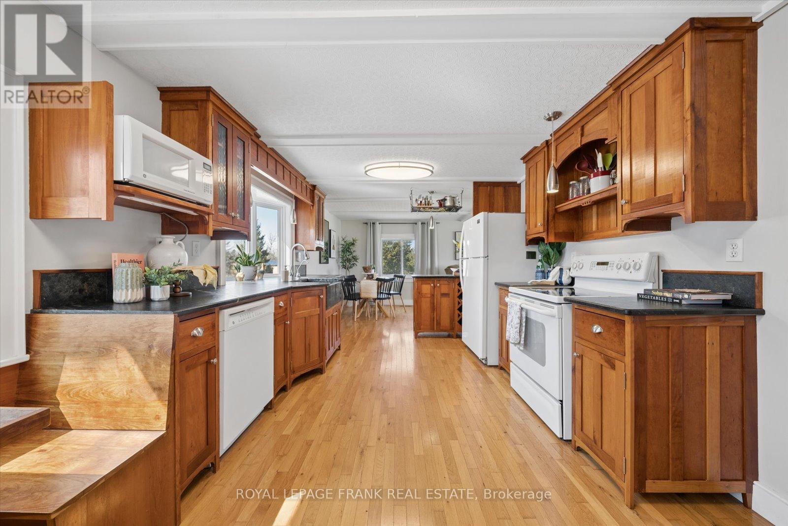 169 Valentia Road, Kawartha Lakes (Mariposa), Ontario L0M 2C0 - Photo 13 - X12975784