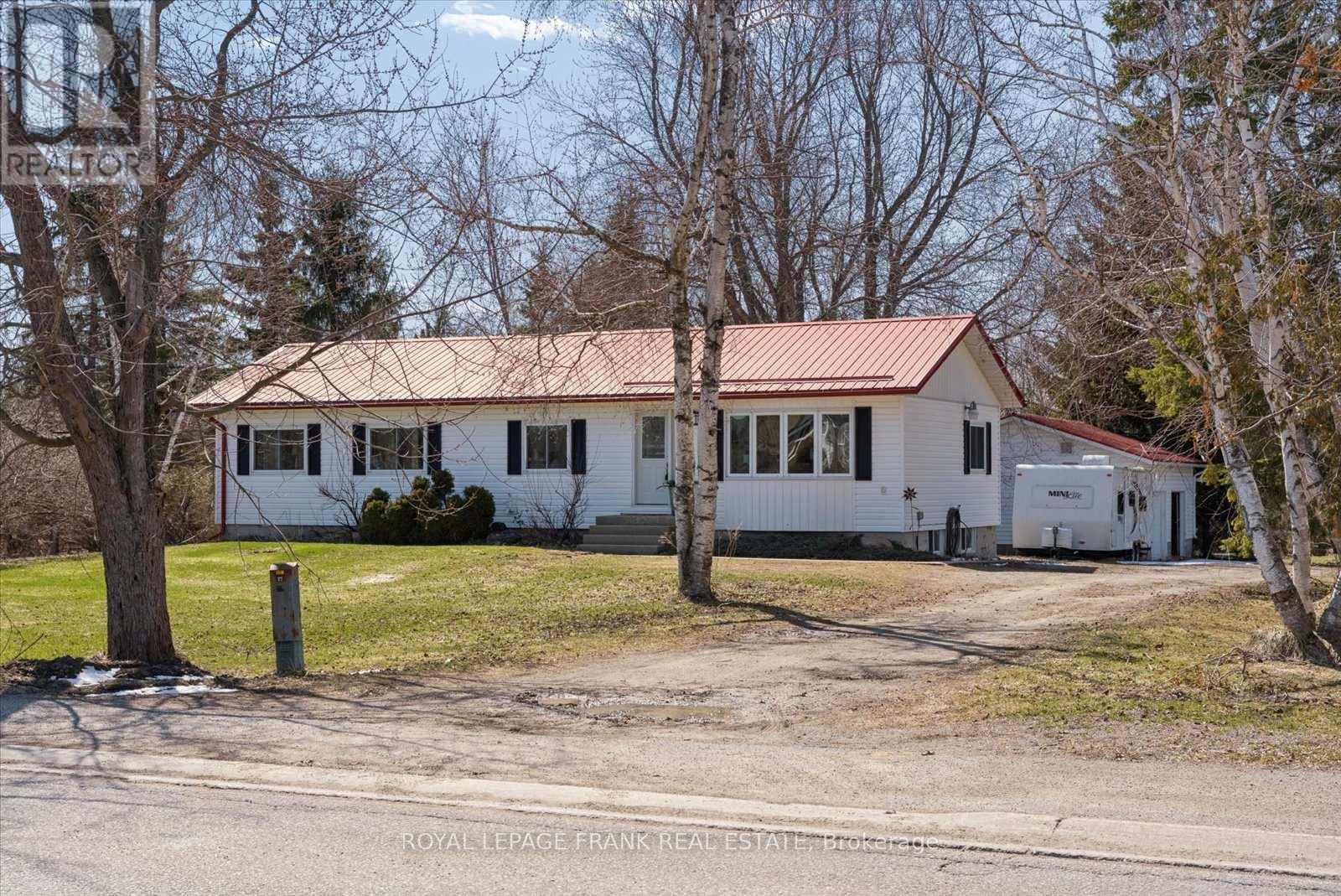 169 Valentia Road, Kawartha Lakes (Mariposa), Ontario L0M 2C0 - Photo 3 - X12975784