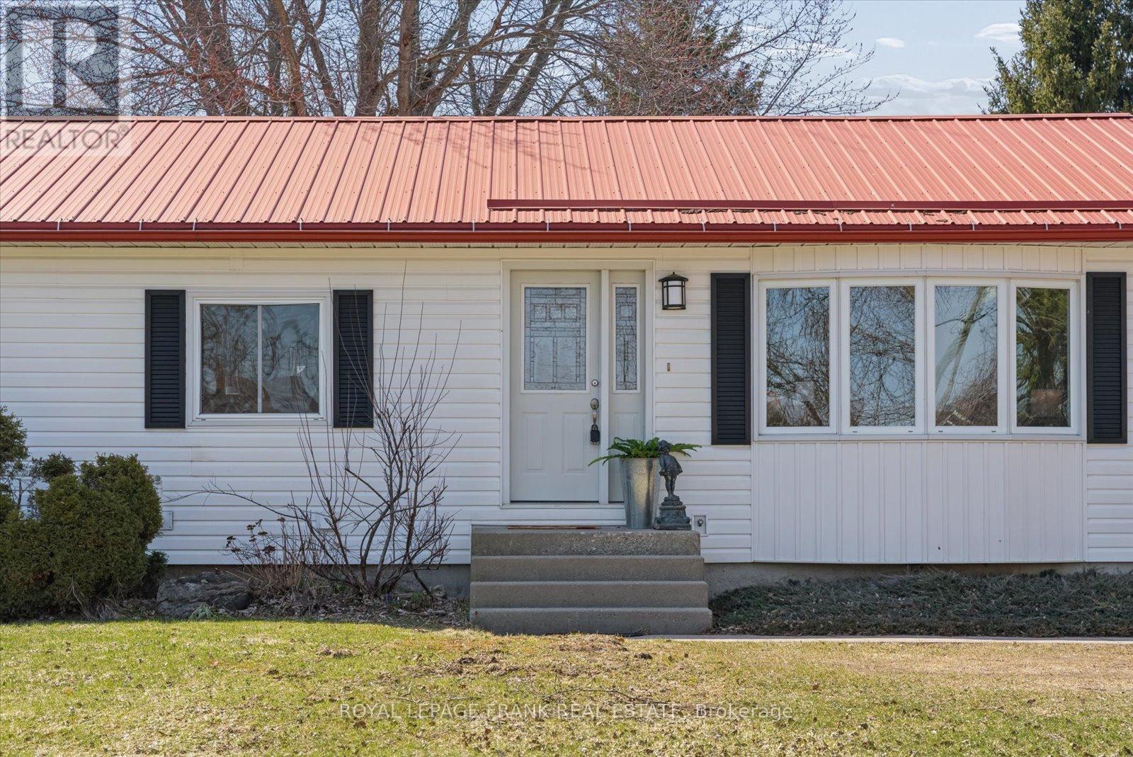 169 Valentia Road, Kawartha Lakes (Mariposa), Ontario L0M 2C0 - Photo 4 - X12975784