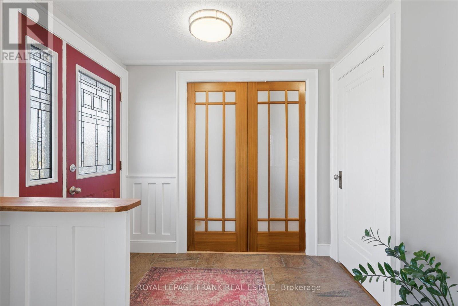 169 Valentia Road, Kawartha Lakes (Mariposa), Ontario L0M 2C0 - Photo 5 - X12975784