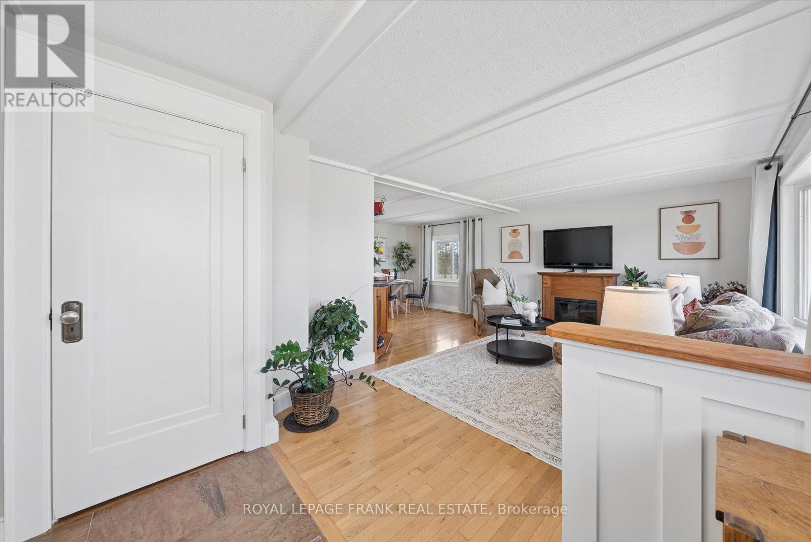 169 Valentia Road, Kawartha Lakes (Mariposa), Ontario L0M 2C0 - Photo 6 - X12975784