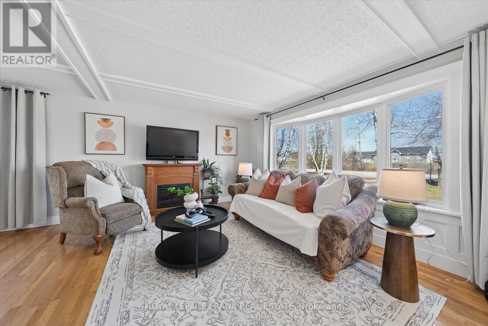 169 Valentia Road, Kawartha Lakes (Mariposa), Ontario L0M 2C0 - Photo 7 - X12975784