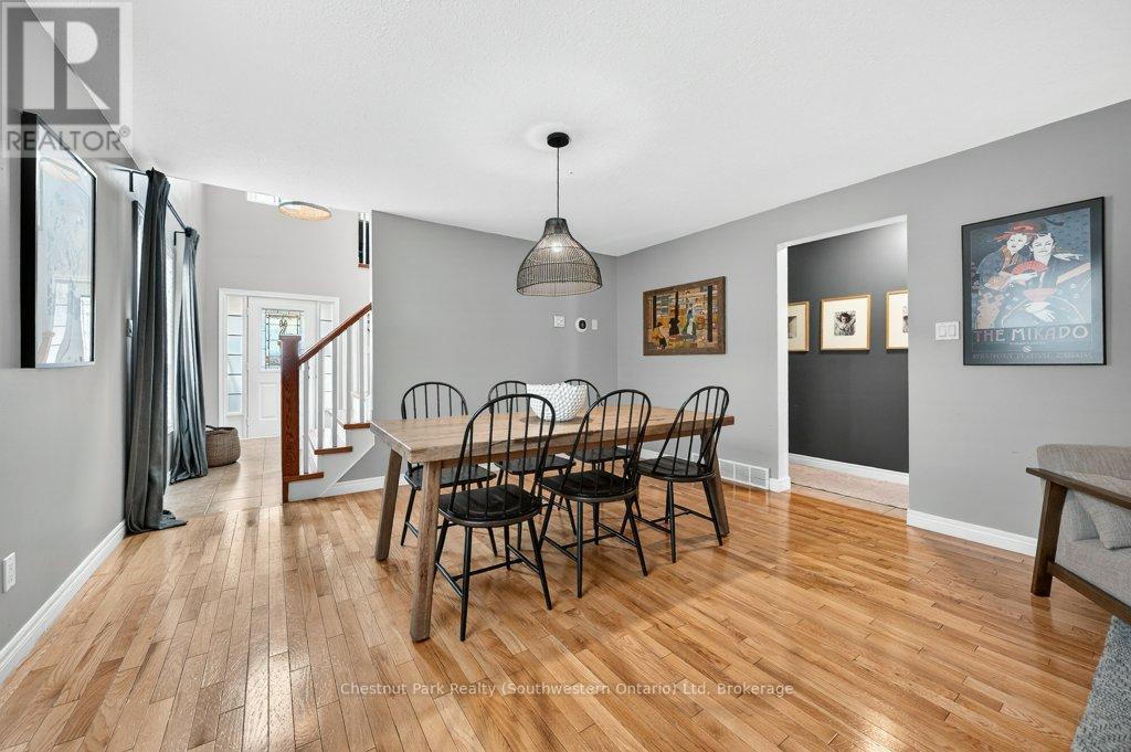 14 Teal Drive, Guelph, Ontario  N1C 1G3 - Photo 11 - X12975358