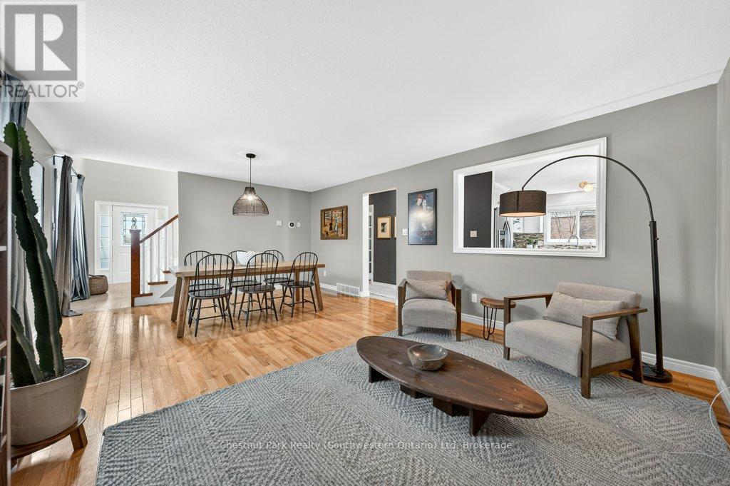 14 Teal Drive, Guelph, Ontario  N1C 1G3 - Photo 12 - X12975358