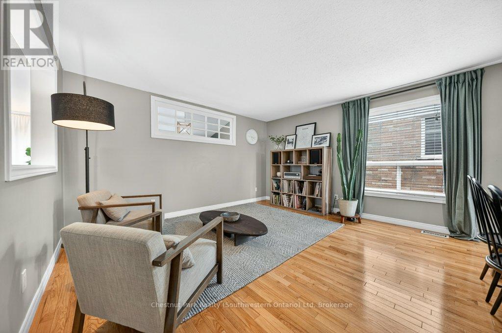 14 Teal Drive, Guelph, Ontario  N1C 1G3 - Photo 13 - X12975358