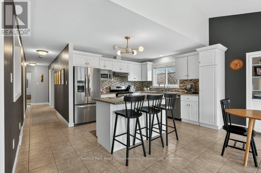 14 Teal Drive, Guelph, Ontario  N1C 1G3 - Photo 14 - X12975358