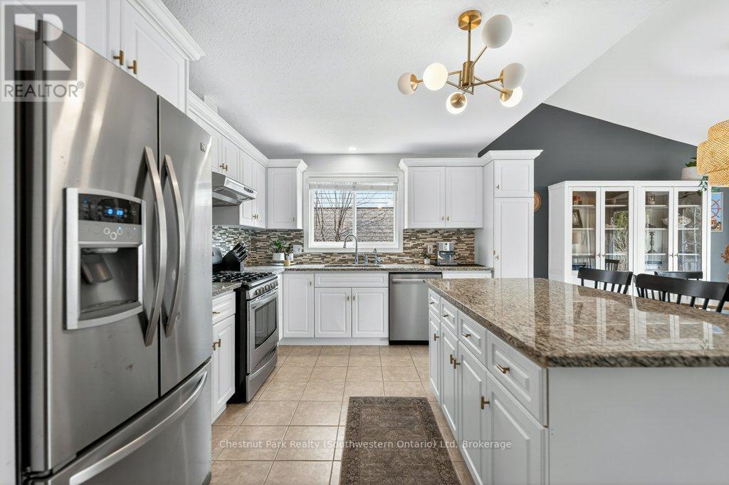 14 Teal Drive, Guelph, Ontario  N1C 1G3 - Photo 15 - X12975358