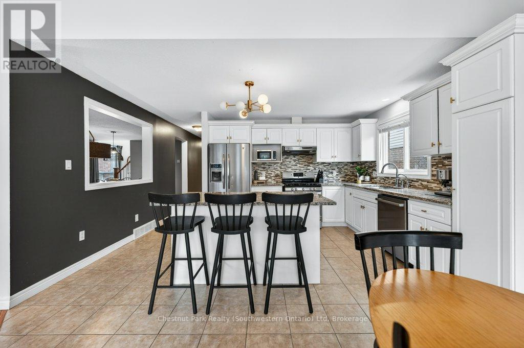 14 Teal Drive, Guelph, Ontario  N1C 1G3 - Photo 2 - X12975358