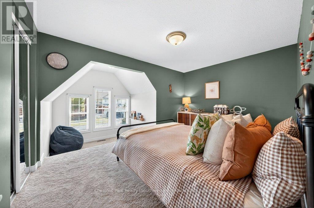 14 Teal Drive, Guelph, Ontario  N1C 1G3 - Photo 3 - X12975358