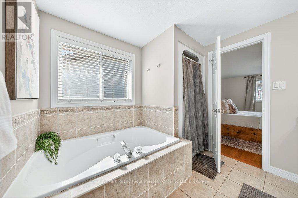 14 Teal Drive, Guelph, Ontario  N1C 1G3 - Photo 32 - X12975358