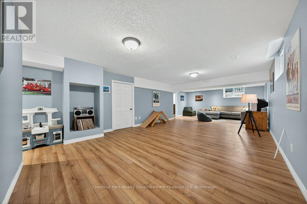 14 Teal Drive, Guelph, Ontario  N1C 1G3 - Photo 43 - X12975358