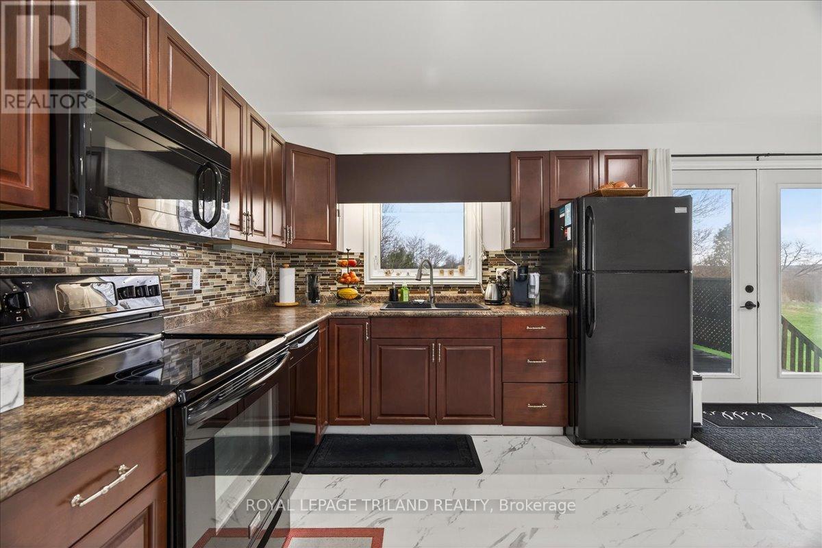 14 Wellington Avenue, Southwest Middlesex (Appin), Ontario  N0L 1A0 - Photo 13 - X12975352