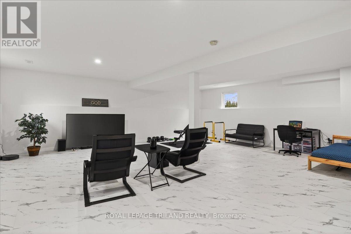 14 Wellington Avenue, Southwest Middlesex (Appin), Ontario  N0L 1A0 - Photo 29 - X12975352