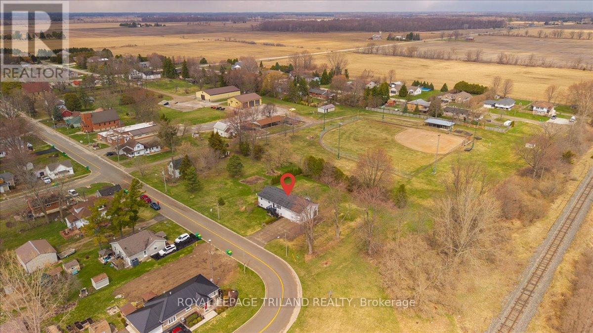 14 Wellington Avenue, Southwest Middlesex (Appin), Ontario  N0L 1A0 - Photo 7 - X12975352