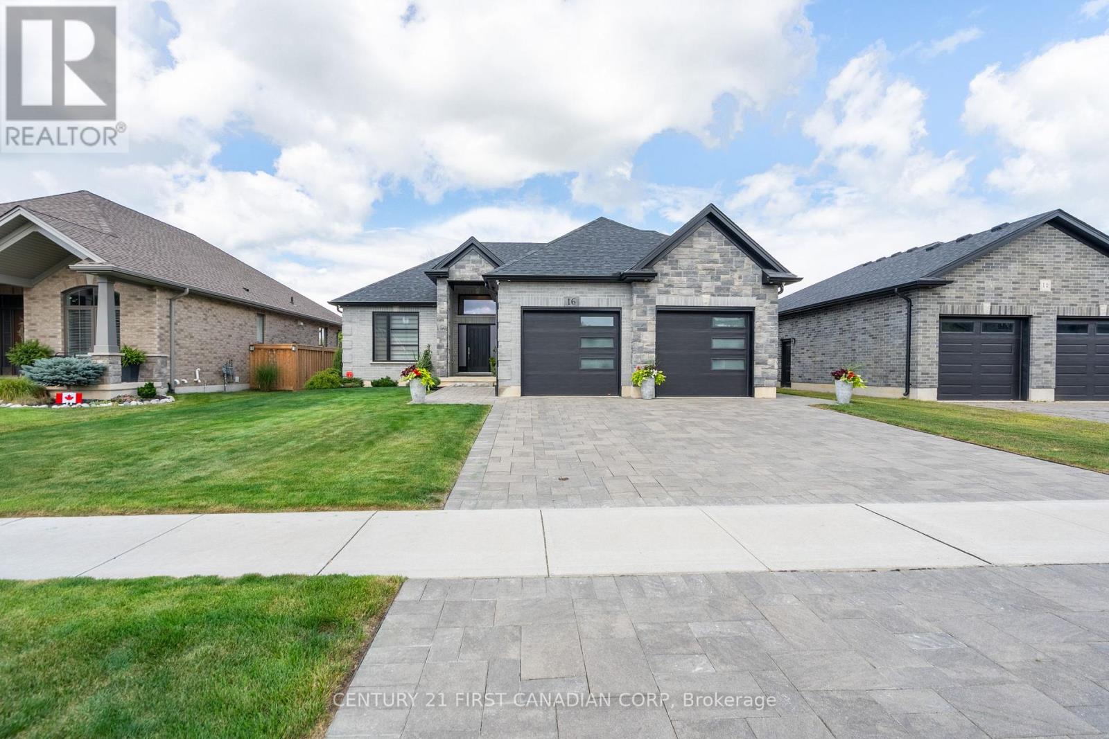 16 Foxborough Place, Thames Centre, Ontario  N0M 2P0 - Photo 1 - X12975376