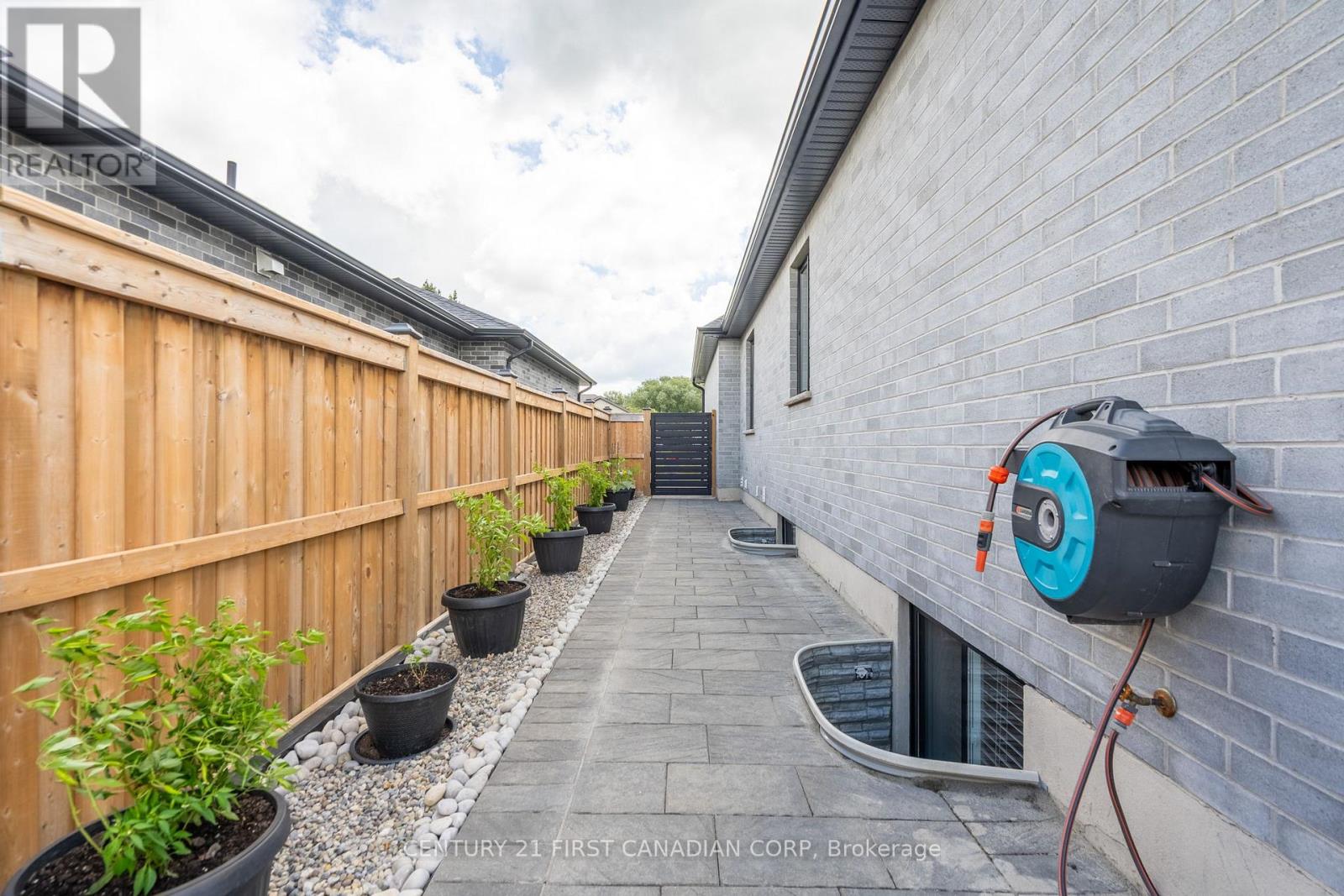 16 Foxborough Place, Thames Centre, Ontario  N0M 2P0 - Photo 33 - X12975376