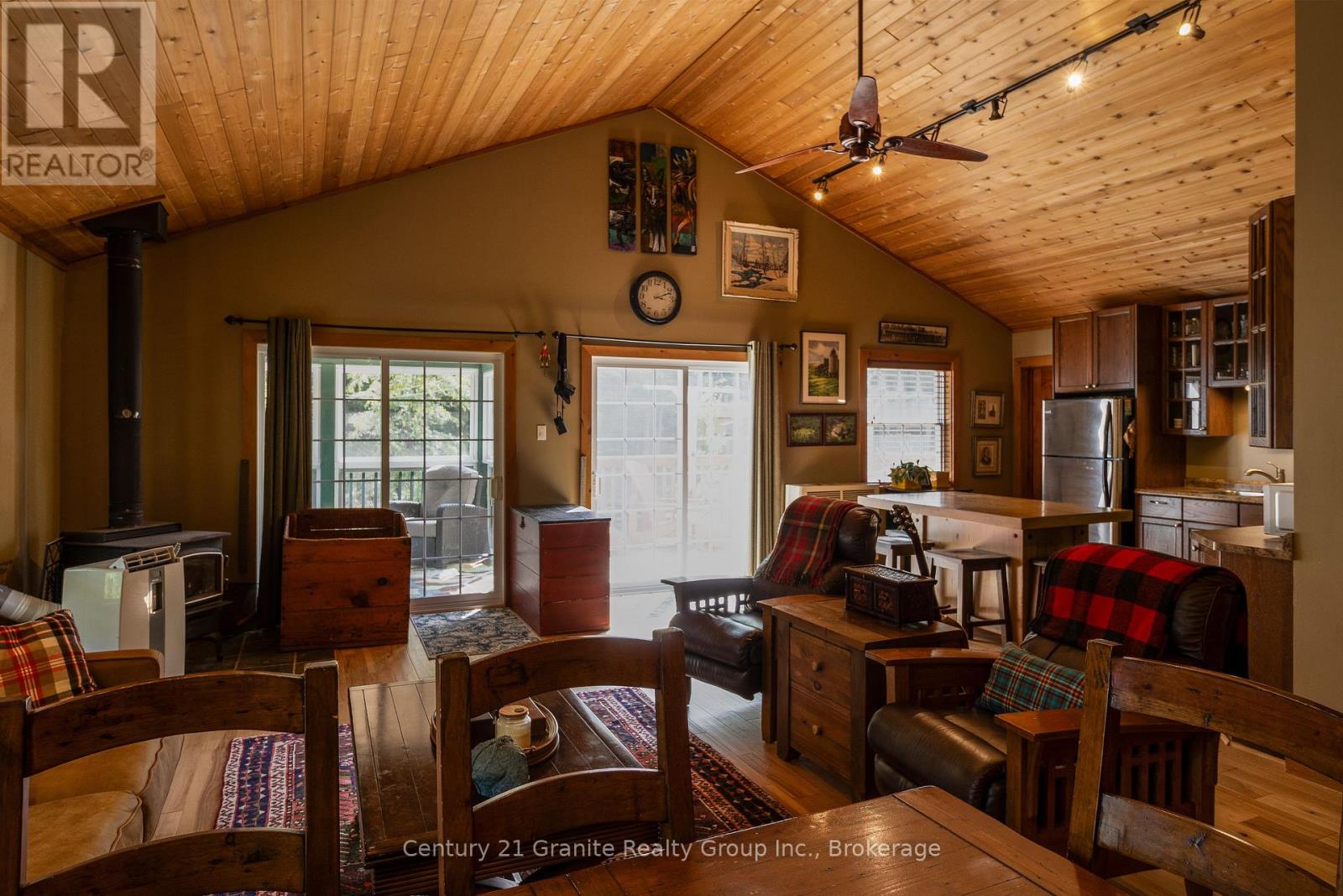 1071 Dardanelles Road, Dysart Et Al, Ontario  K0M 1S0 - Photo 14 - X12975710